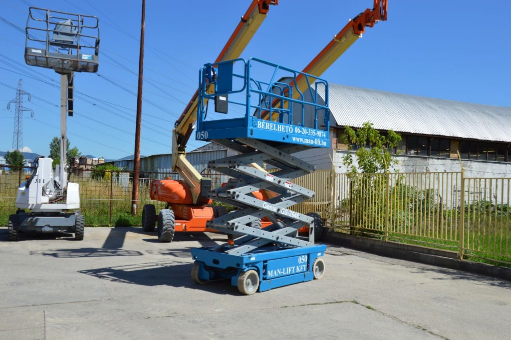 Genie GS 2646 típusú ollós, akkumulátoros emelő