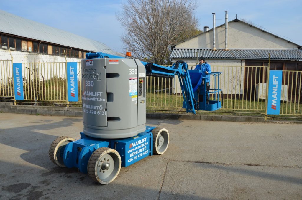 Genie Z-30/20 NRJ Articulated Battery-Powered Boom Lift