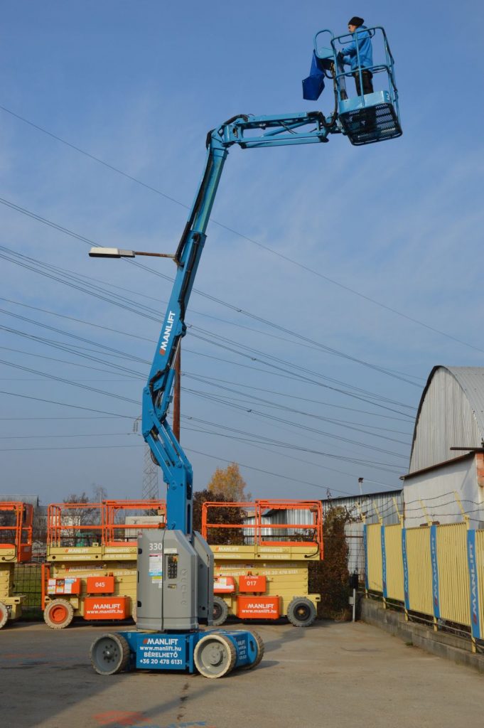 Genie Z-30/20 NRJ Articulated Battery-Powered Boom Lift