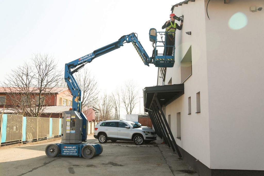 Genie Z-30/20 NRJ Articulated Battery-Powered Boom Lift