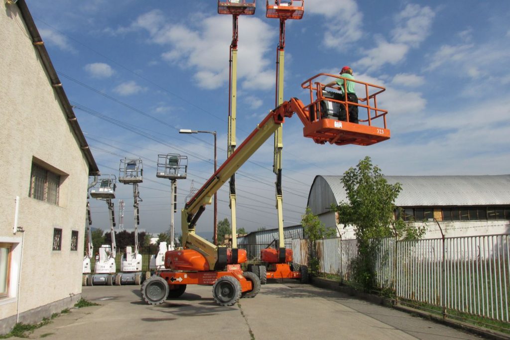 JLG M600 J (HIBRID, 4X4) típusú karos, hibrid emelő