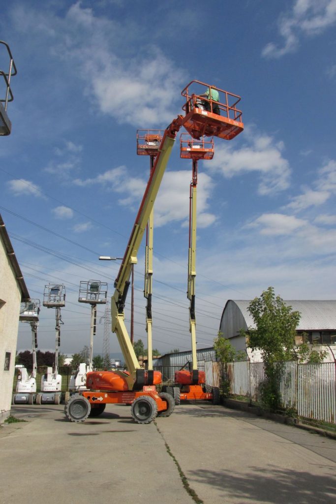 JLG M600 J (HIBRID, 4X4) típusú karos, hibrid emelő