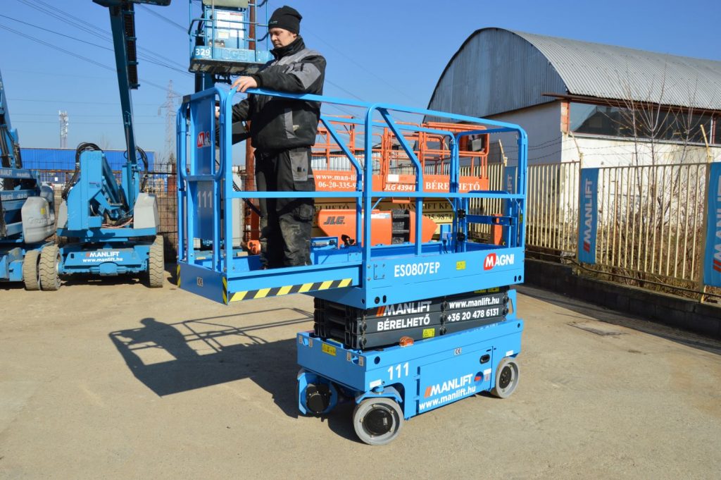 Magni ES 0807 EP típusú ollós, akkumulátoros emelő