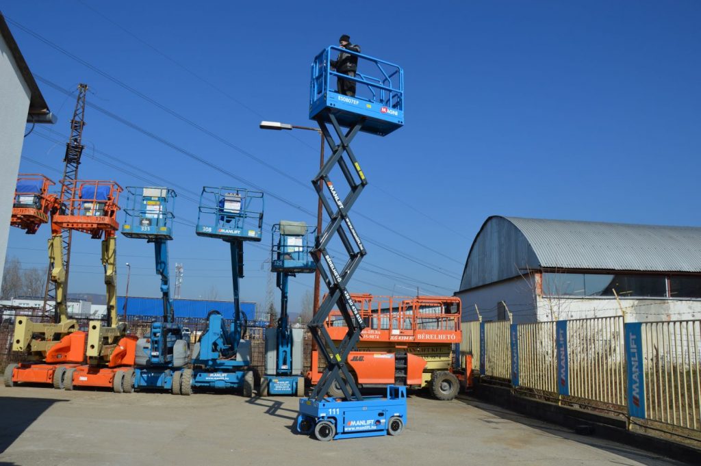 Magni ES 0807 EP típusú ollós, akkumulátoros emelő