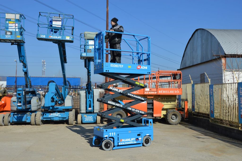 Magni ES 0807 EP típusú ollós, akkumulátoros emelő