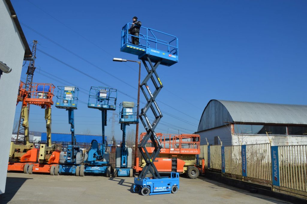 Magni ES 0807 EP típusú ollós, akkumulátoros emelő