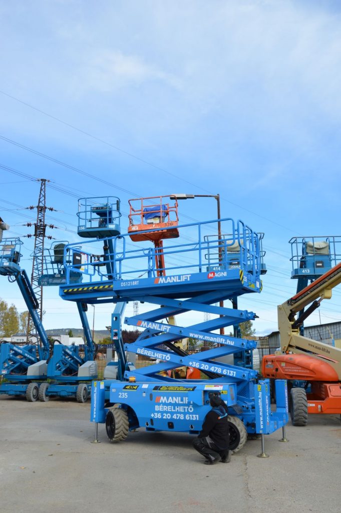 Magni ES 1218 RT (4wd, with Outriggers) Electric Scissor Lift
