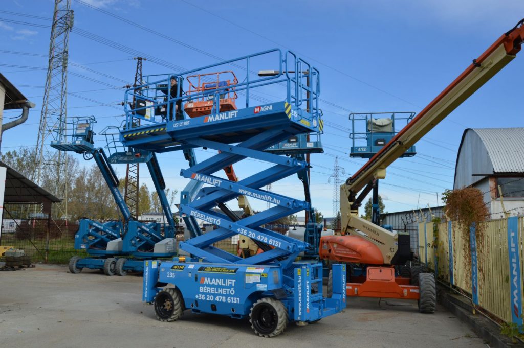 Magni ES 1218 RT (4wd, with Outriggers) Electric Scissor Lift