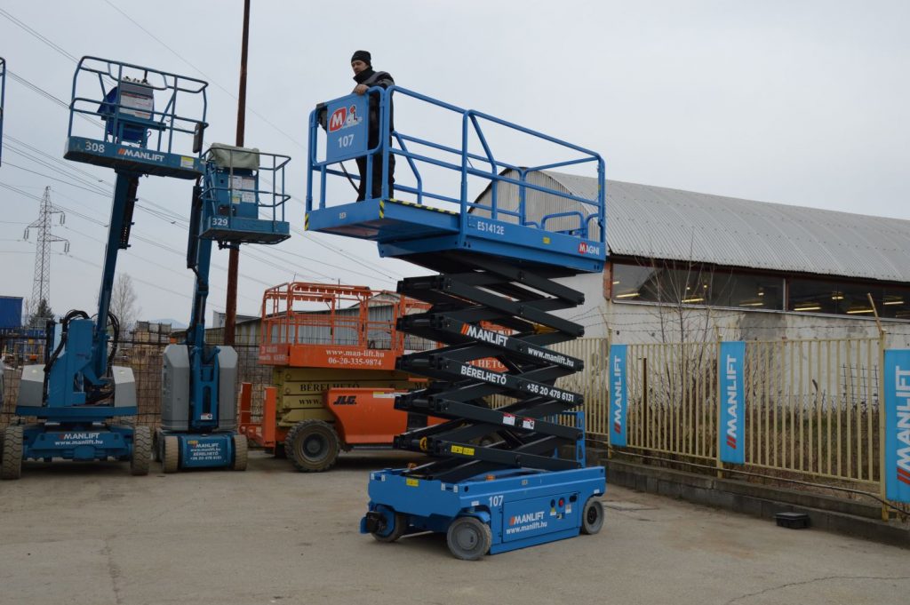 Magni ES 1412 E típusú ollós, akkumulátoros emelő