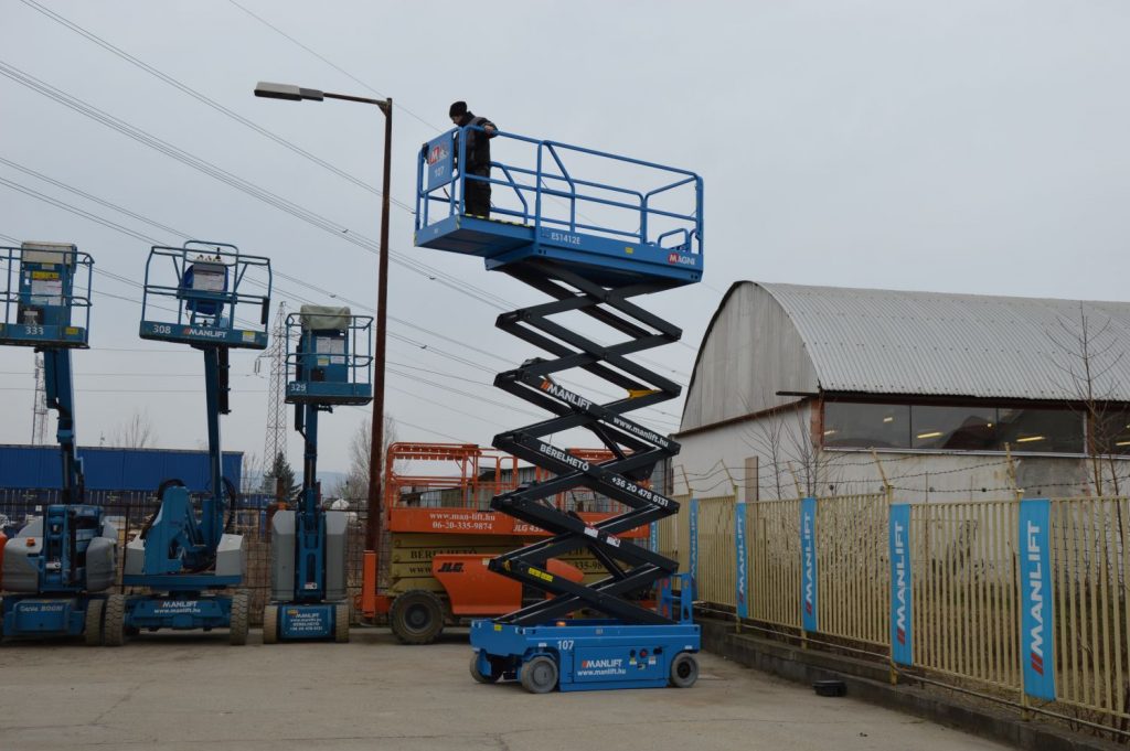 Magni ES 1412 E típusú ollós, akkumulátoros emelő