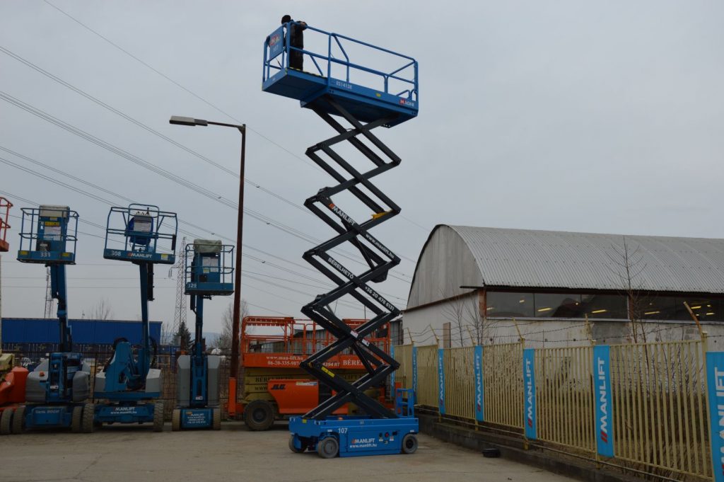 Magni ES 1412 E típusú ollós, akkumulátoros emelő