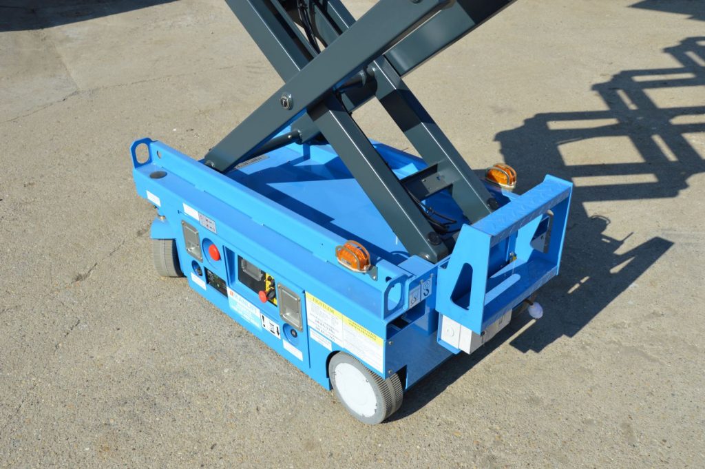 Magni ES 0607 EP típusú ollós, akkumulátoros emelő