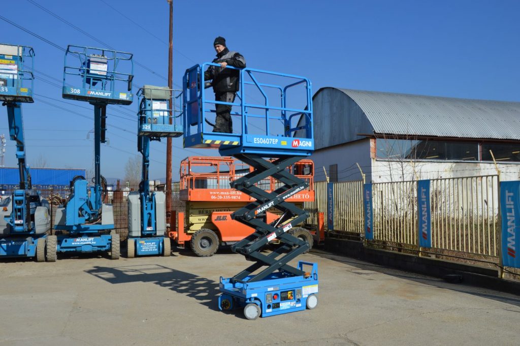 Magni ES 0607 EP típusú ollós, akkumulátoros emelő