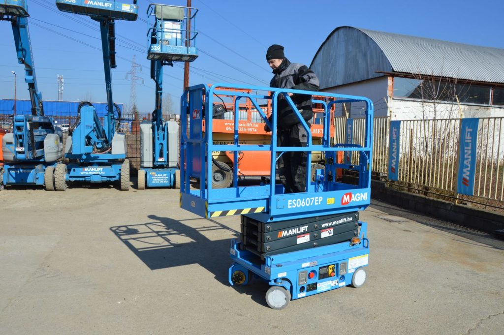 Magni ES 0607 EP típusú ollós, akkumulátoros emelő