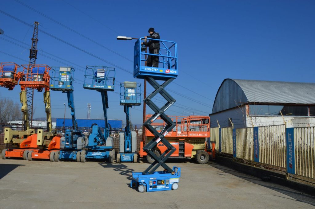 Magni ES 0607 EP típusú ollós, akkumulátoros emelő