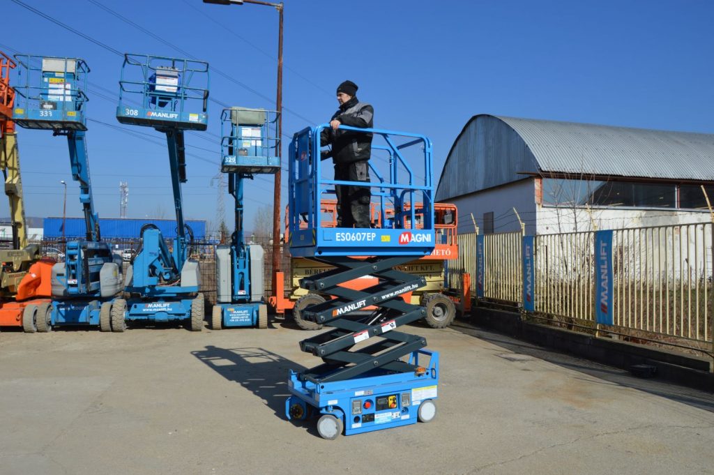 Magni ES 0607 EP típusú ollós, akkumulátoros emelő