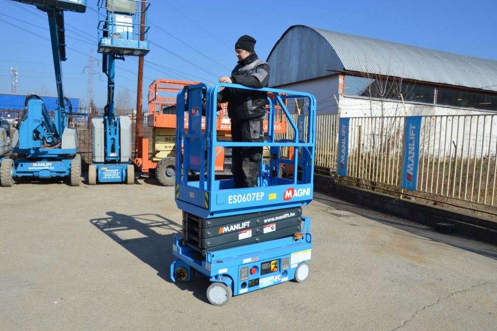Magni ES 0607 EP típusú ollós, akkumulátoros emelő