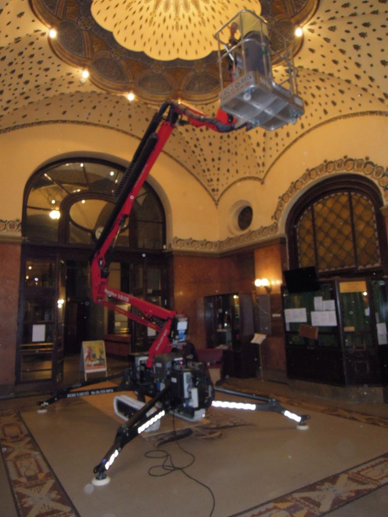 PlatformBasket Spider 15.75 PRO (HIBRID) típusú spider gumilánctalpas emelő