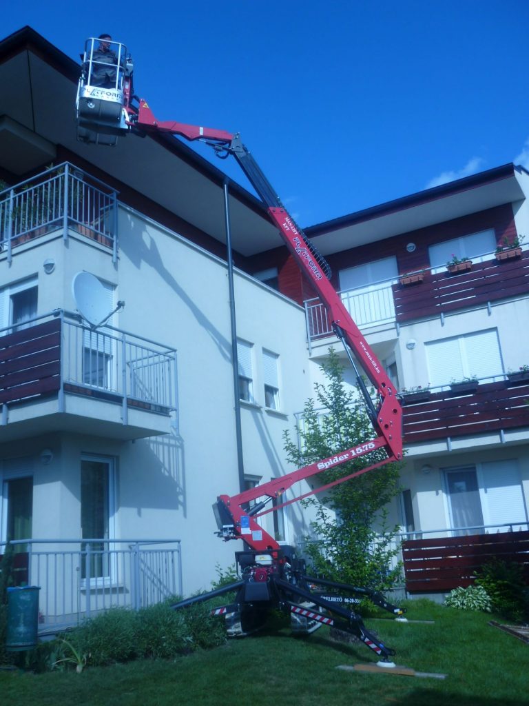 PlatformBasket Spider 15.75 PRO (HIBRID) típusú spider gumilánctalpas emelő