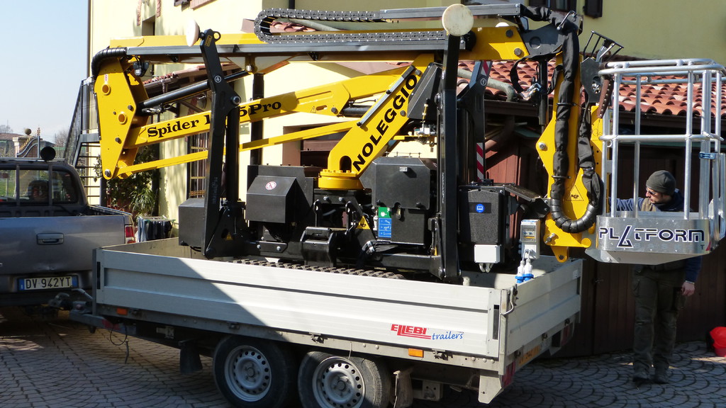 PlatformBasket Spider 15.75 PRO (HIBRID) típusú spider gumilánctalpas emelő