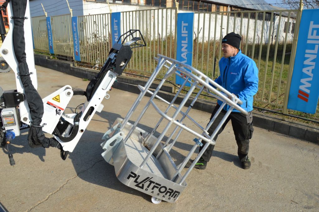 PlatformBasket Spider 18.90 PRO (HIBRID) típusú spider gumilánctalpas emelő