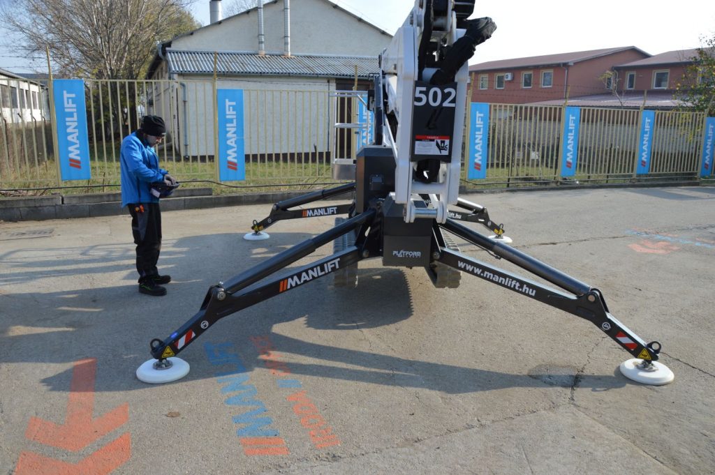 PlatformBasket Spider 18.90 PRO (HIBRID) típusú spider gumilánctalpas emelő